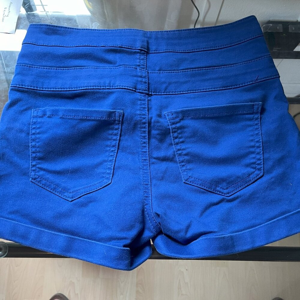Blue highwaisted shorts